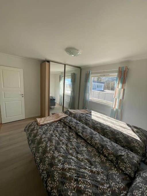 Lovely 2 Bedroom Apartmen With Free Parking Bergen Exteriör bild