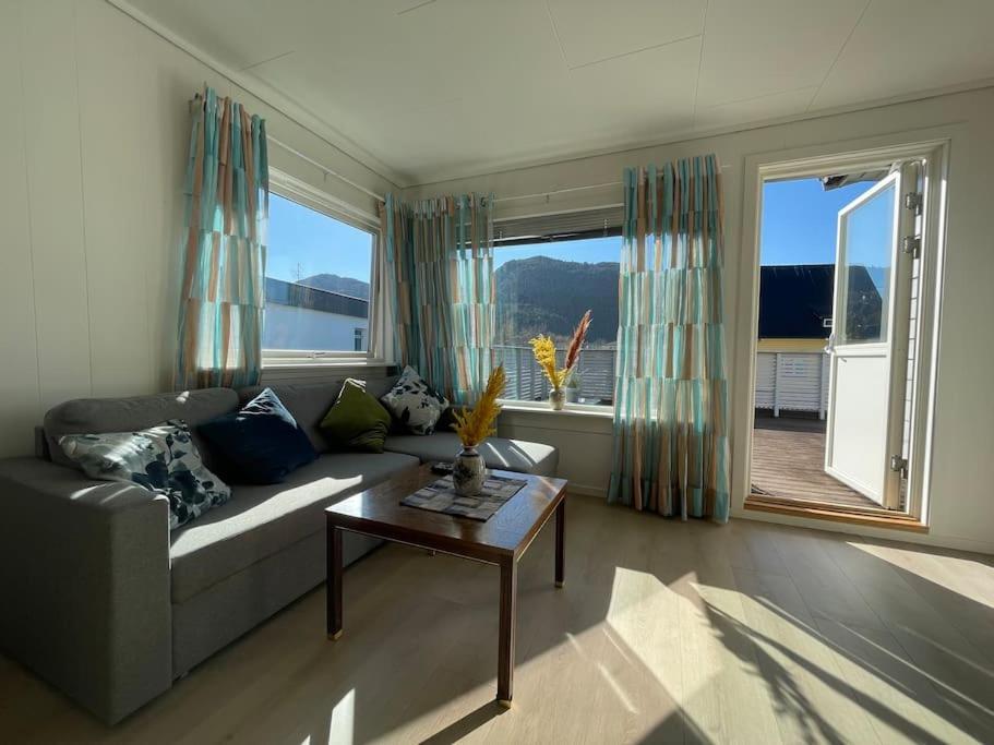 Lovely 2 Bedroom Apartmen With Free Parking Bergen Exteriör bild