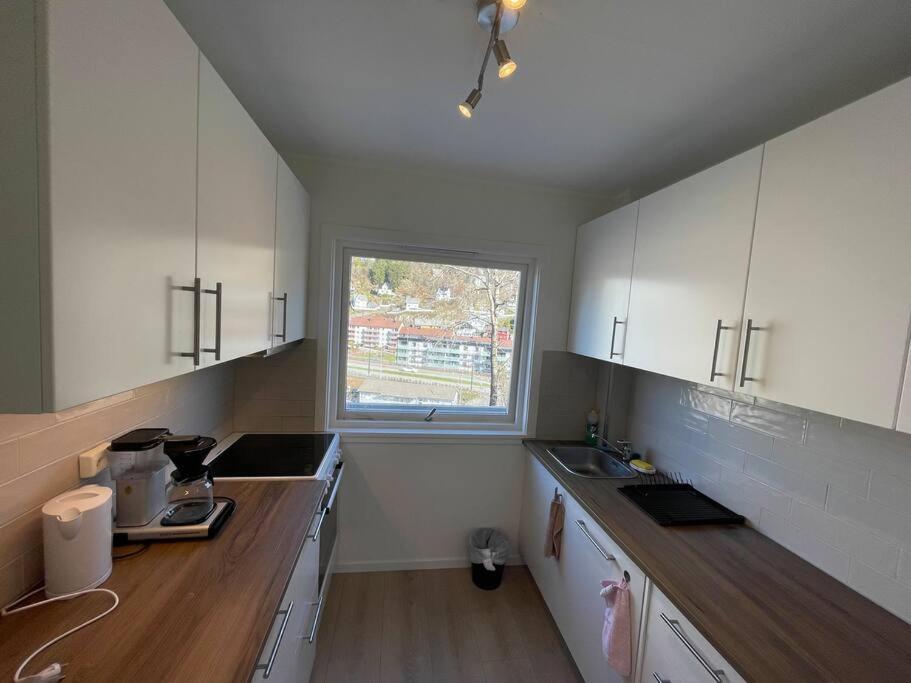 Lovely 2 Bedroom Apartmen With Free Parking Bergen Exteriör bild