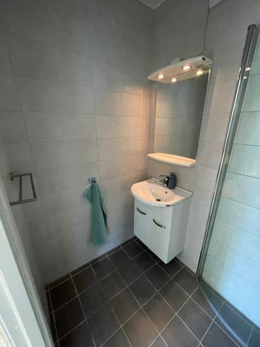 Lovely 2 Bedroom Apartmen With Free Parking Bergen Exteriör bild