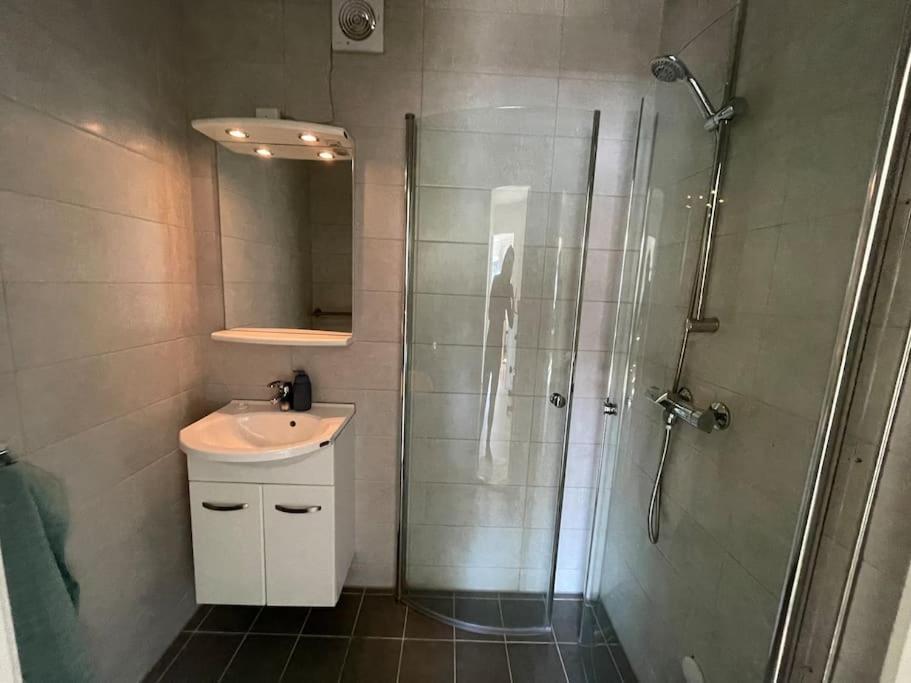Lovely 2 Bedroom Apartmen With Free Parking Bergen Exteriör bild